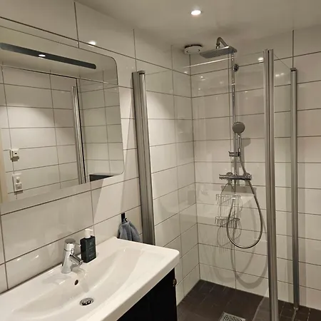 Modern In Center דירה