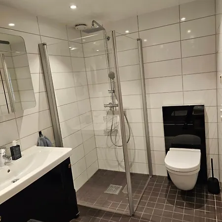 Modern In Center Apartment