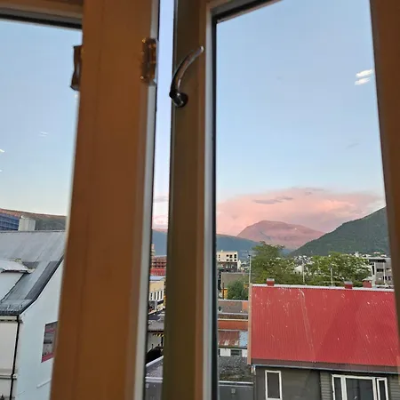 Modern In Center Apartment