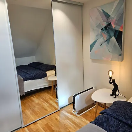 Modern In Center דירה *