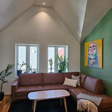 아파트 Modern In Center